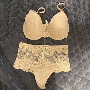 New w/o tags!Discontinued Le Mystère bra panty set.